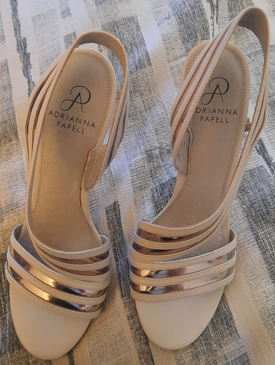 Nwot Adrianna Papell Women's Nude Slingback Sandals With Metallic Straps